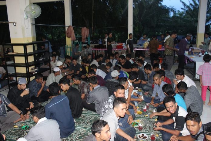Alumni Pesantren Al Manar Gelar Buka Puasa Bersama (1)