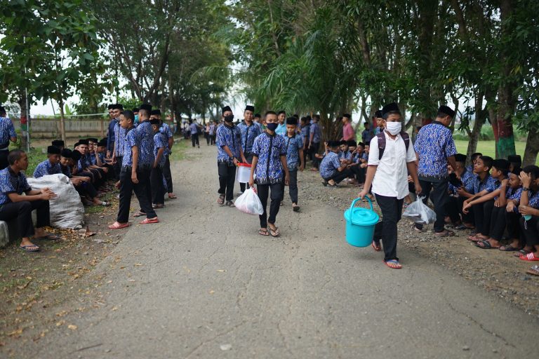 Pesantren Al Manar Sambut Kedatangan Santri Setelah Liburan