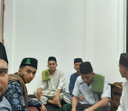 Kederisasi Imam Shalat Santri Al Manar