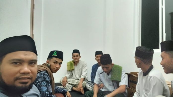 Kederisasi Imam Shalat Santri Al Manar