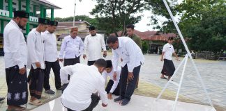 Santri Pesantren Al Manar Pelajari Pengukuran Arah Kiblat dalam Seminar Hari Sejuta Kiblat