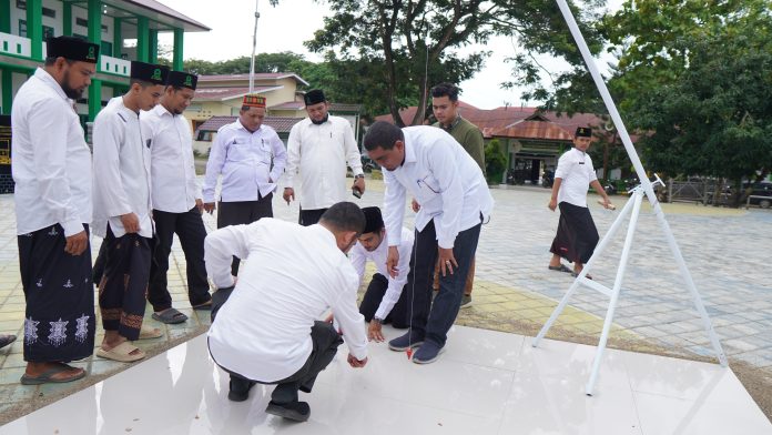 Santri Pesantren Al Manar Pelajari Pengukuran Arah Kiblat dalam Seminar Hari Sejuta Kiblat