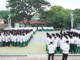 santri almanar mengikuti ujian tahriri semestergenap 2024