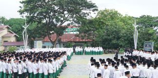 santri almanar mengikuti ujian tahriri semestergenap 2024