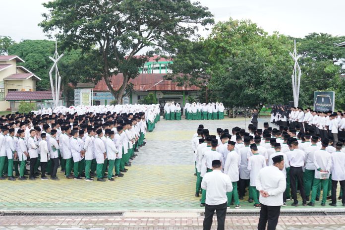 MNR00115 santri almanar mengikuti ujian tahriri semestergenap 2024