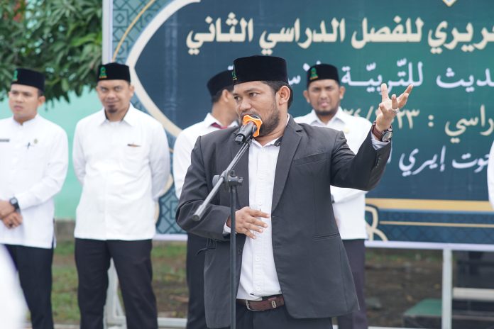 MNR00129 Pimpinan Pesantren Modern Al Manar Tekankan Pentingnya Kontrol Rutin untuk Efektivitas Kerja