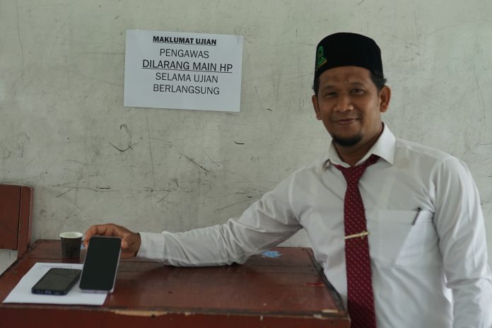 Jaga Integritas, Pesantren Al Manar Larang Pengawas Ujian Bawa HP