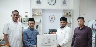 Pesantren Al Manar Terima Mesin Jahit dari Dinas Pendidikan Dayah Aceh