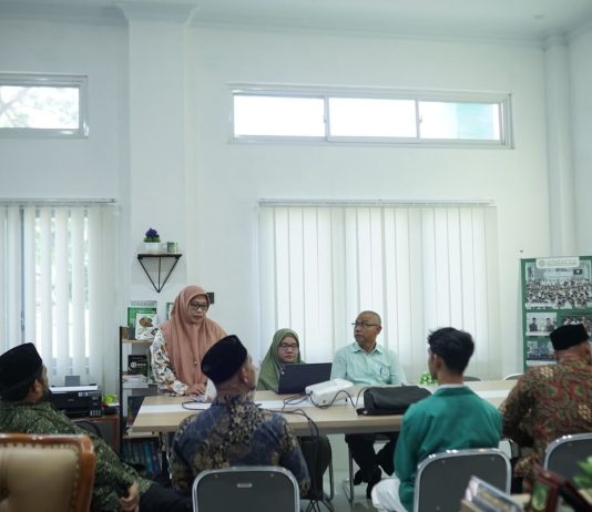 Program PKMBP-TTG 2024: USK Gandeng Al Manar untuk Bank Sampah Berbasis Teknologi