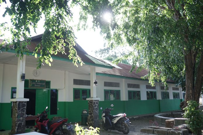 MNR03393 Pesantren Al-Manar Rehabilitasi Empat Asrama Santri Putra Selama Liburan
