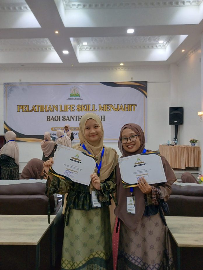 WhatsApp Image 2024-06-03 at 23.41.52_cce1eaaa Dua Ustazah Pesantren Manar Asah Ikuti Pelatihan Menjahit Dinas Pendidikan Dayah