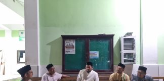 Pimpinan Pesantren Al Manar Silaturahmi dan Berikan Santunan ke Pesantren Babunnajah