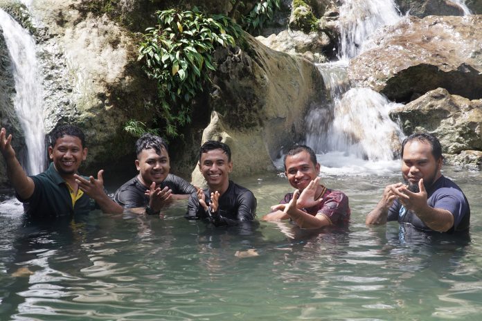 Refreshing Bersama Pengurus Pesantren Al Manar di Pemandian El Naja