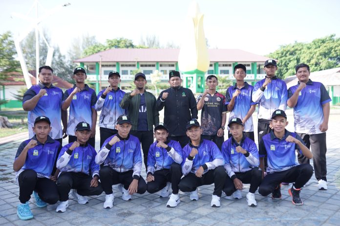 Pimpinan Pesantren Al Manar Lepas 11 Atlet Santri untuk POPDA 2024