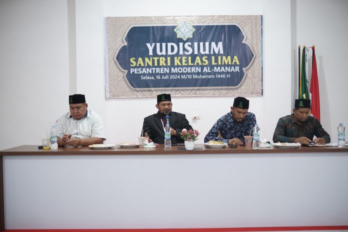 MNR04899 Pesantren Al Manar Yudisium 130 Santri Kelas V