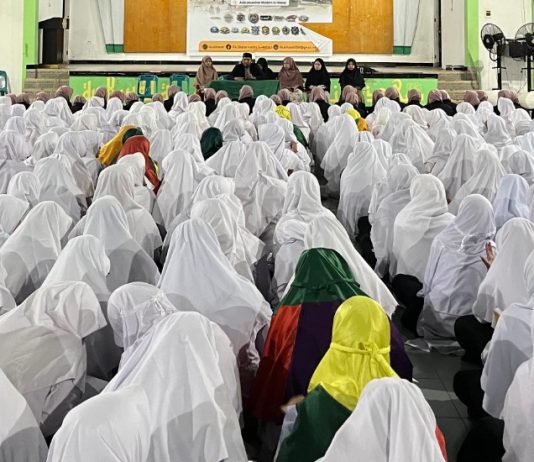 Santri Al Manar Antusias Ikuti Pembacaan Tengko Disiplin