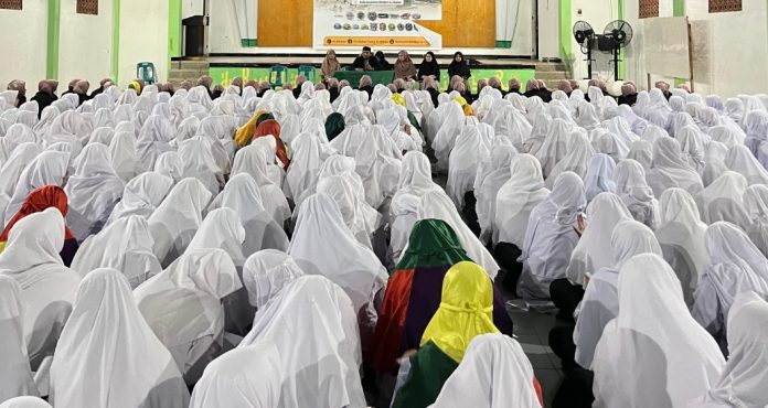 Santri Al Manar Antusias Ikuti Pembacaan Tengko Disiplin
