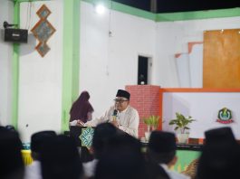 Ust. Syarifuddin Latih Dasar Kepemimpinan Pengurus Organisasi Santri Al Manar