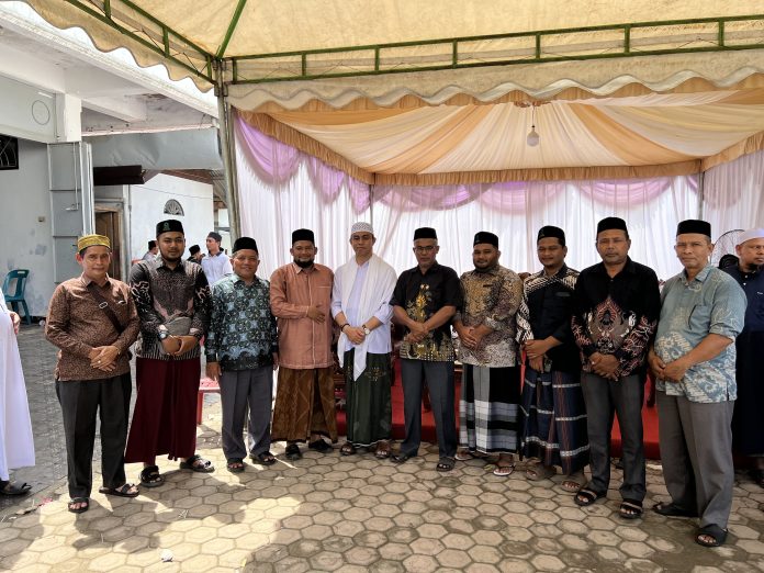 Pimpinan Pesantren Al Manar Takziyah ke Kediaman Abu Kuta Krueng