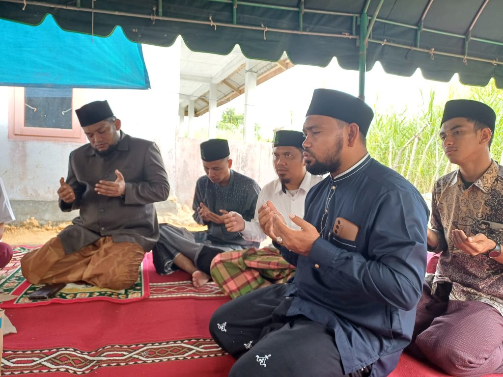 Takziah Ke Kediaman Aba Asnawi Lamno 