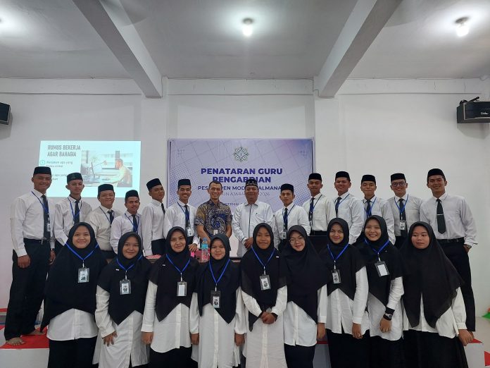 WhatsApp Image 2025-05-28 at 19.48.36 Penataran Guru Pengabdian : Upaya Meningkatkan Kualitas dan Keselarasan Persepsi di Pesantren Al Manar