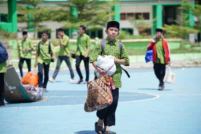 Santri Al Manar Kembali ke Pesantren, Siap Hadapi Ujian Semester Genap