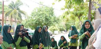 Santriwati Jurnalistik Al Manar Mulai Praktek Lapangan Wawancara Dasar