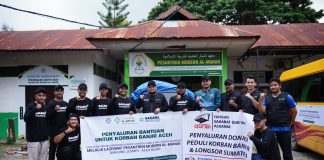 Pimpinan Pesantren Al-Manar Lepas Tim Laziswaf dan SAGANA Salurkan Bantuan Banjir