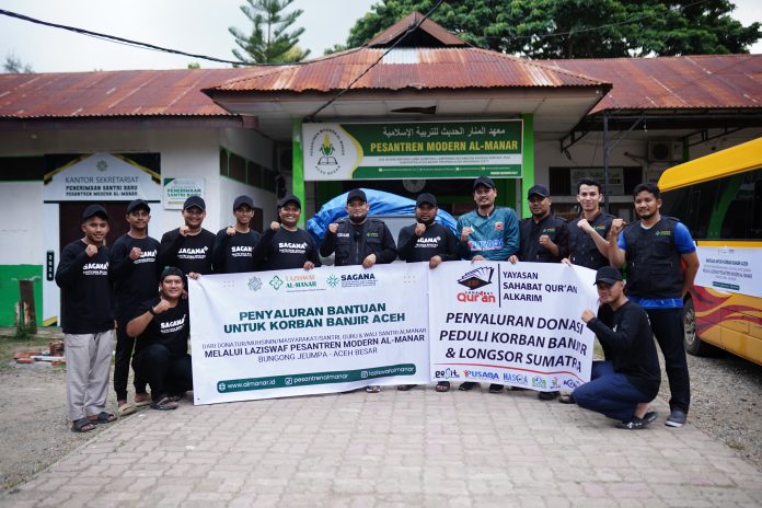 Pimpinan Pesantren Al-Manar Lepas Tim Laziswaf dan SAGANA Salurkan Bantuan Banjir
