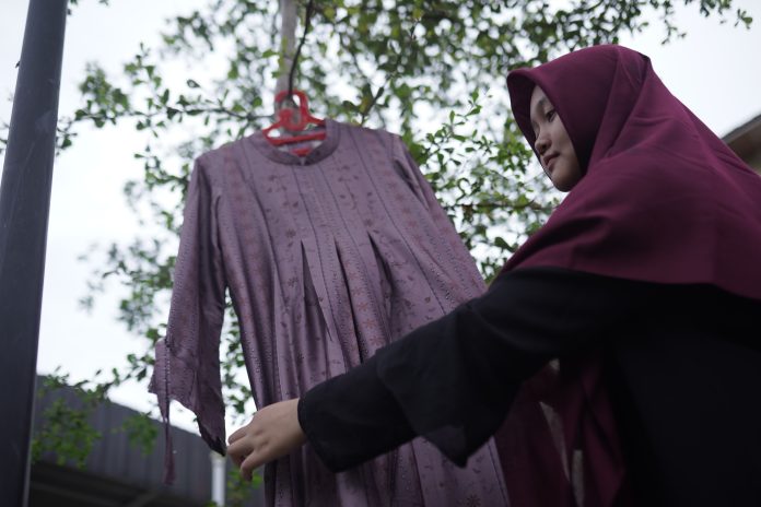 DSC00112 Rifa Nurdina, Santriwati Al Manar Asal Riau yang Mahir Menjahi