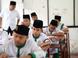 Santri Pesantren Al Manar Mulai Ikuti Ujian Tulis Semester Genap