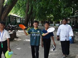 Pesantren Tidak Mengajarkan Hidup Susah. Pesantren Mengajarkan Cara Menghadapi Hidup