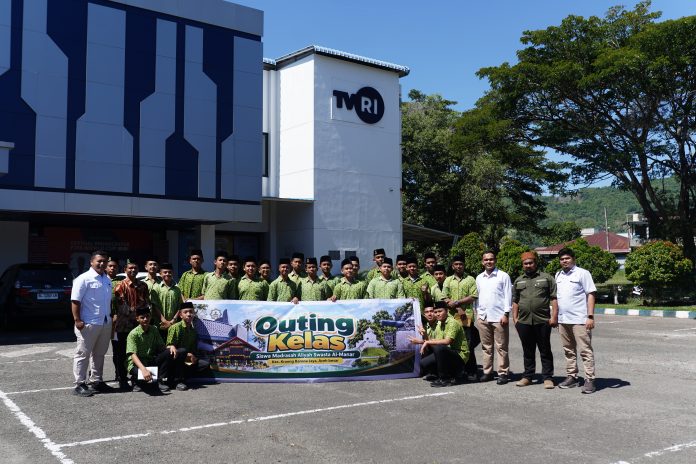 Santri Al-Manar Ikuti Outing Class untuk Memperluas Wawasan dan Pengalaman