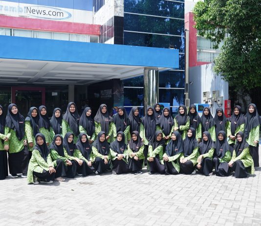 32 Siswi MAS Al Manar Kunjungi Kantor Harian Serambi Indonesia